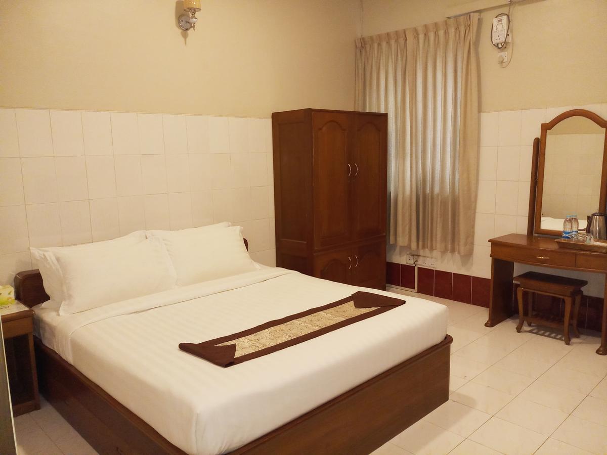 Ruby Garden Hotel Yangon Dış mekan fotoğraf