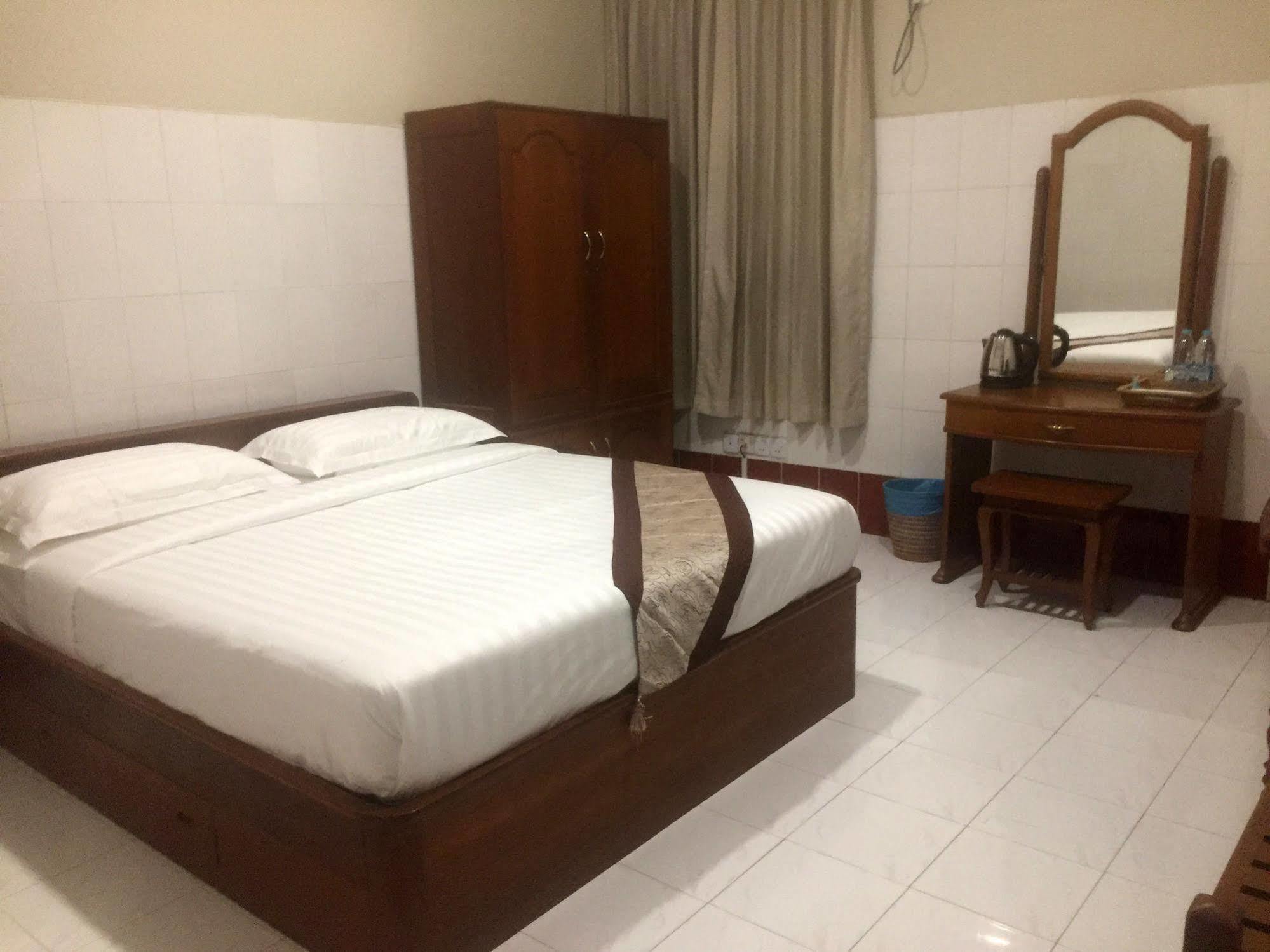 Ruby Garden Hotel Yangon Dış mekan fotoğraf